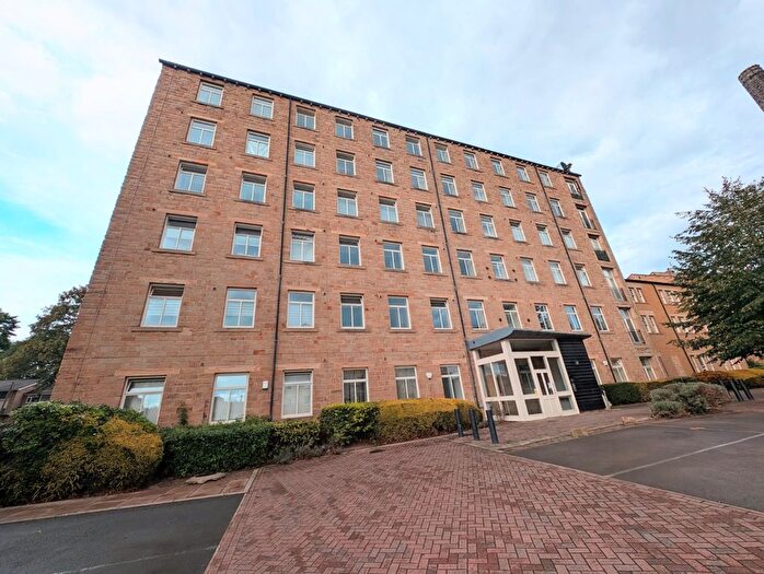 2 Bedroom Flat To Rent In Textile Street, Dewsbury, West Yorkshire, WF13