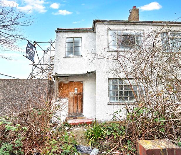 3 Bedroom Semi Detached House For Sale In Berkshire Way, Mitcham, CR4