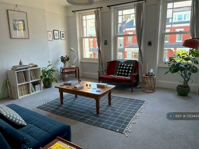 2 Bedroom Flat To Rent In Crouch End, London, N8