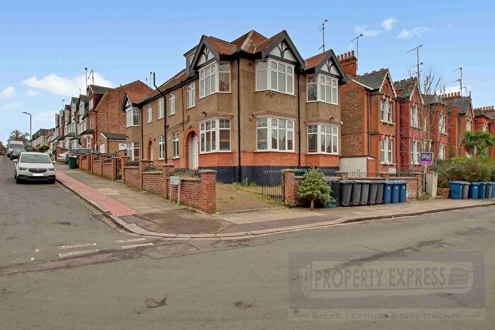 2 Bedroom Flat To Rent In Eversleigh Road, Finchley, N3