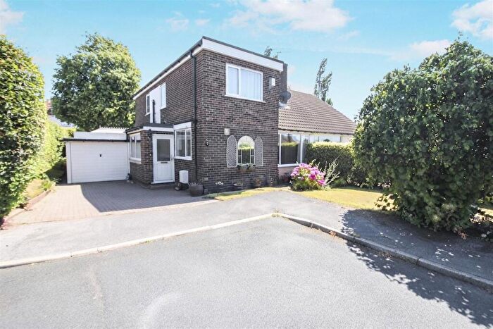 4 Bedroom Semi Detached House For Sale In Paddock Close, Garforth Leeds, LS25