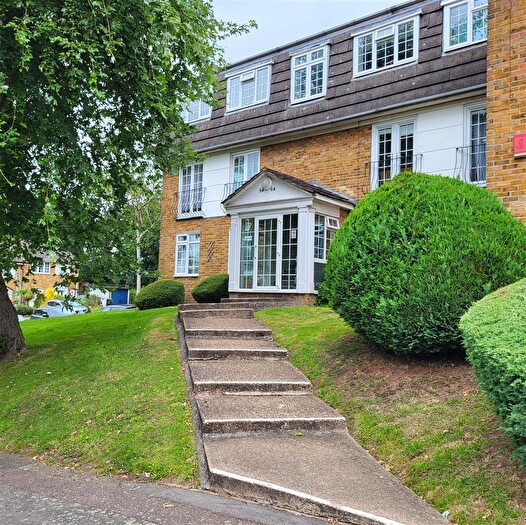 2 Bedroom Apartment To Rent In Crofton Way, Enfield, EN2