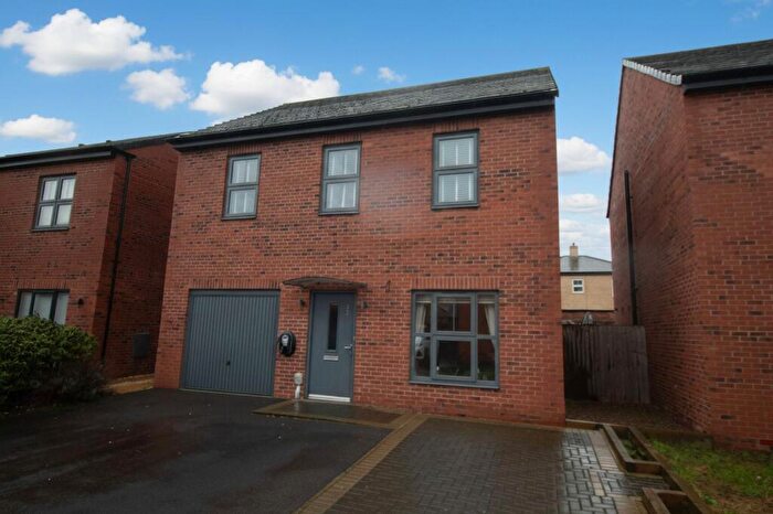 4 Bedroom Detached House For Sale In Larkin Lane, Kingswood, HU7