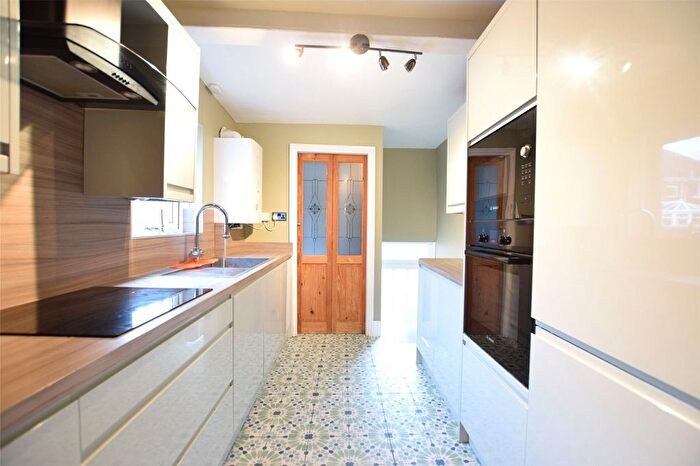 3 Bedroom Flat To Rent In Faraday Grove, Gateshead, NE8