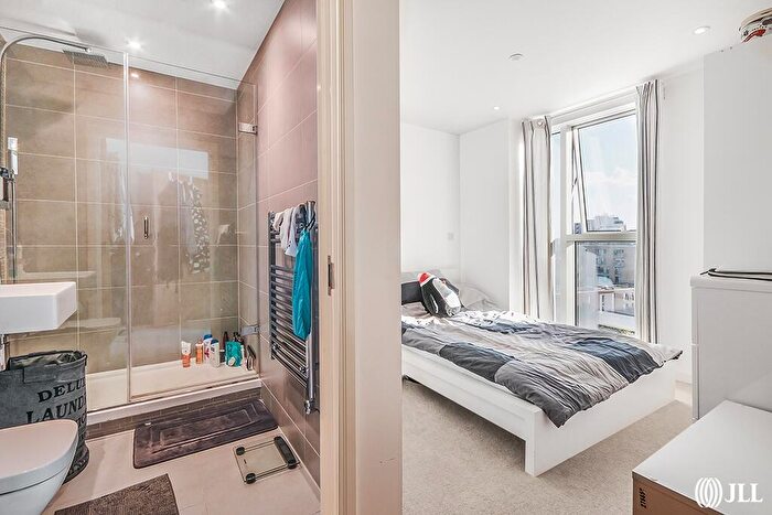 2 Bedroom Apartment To Rent In Woodberry Grove London, N4