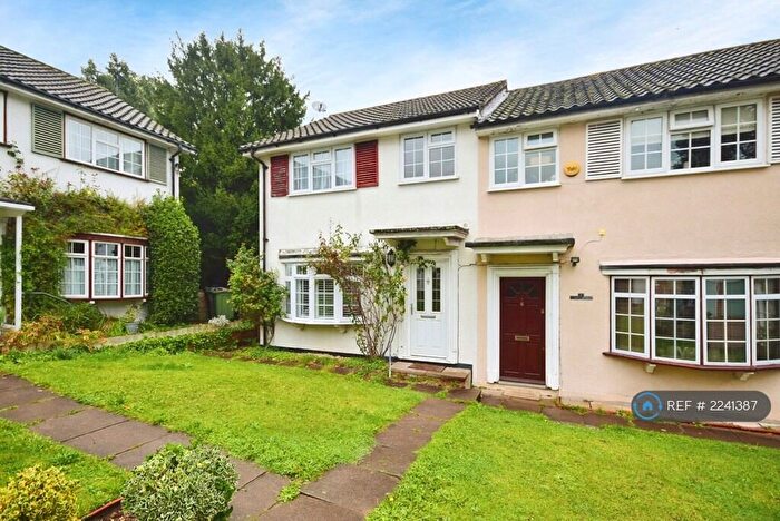 3 Bedroom End Of Terrace House To Rent In Courtlands, Sutton, SM2