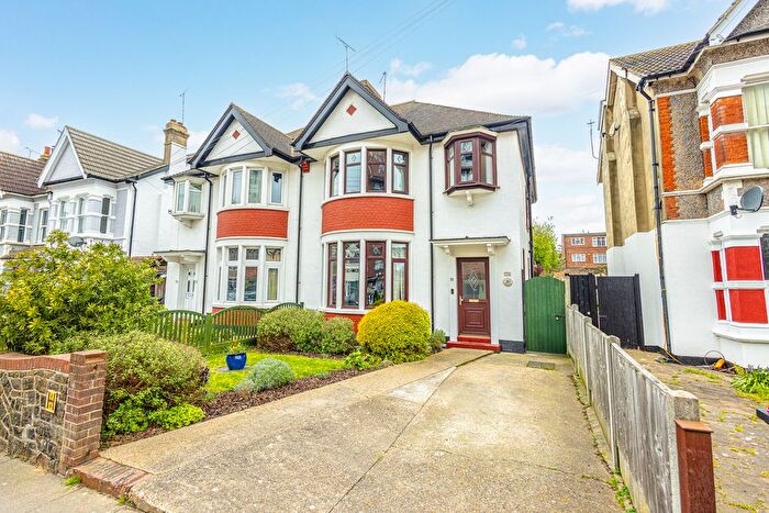 3 Bedroom Semi Detached House For Sale In Baxter Avenue, Southend-On-Sea, SS2