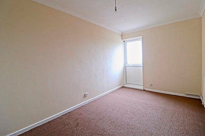 1 Bedroom Apartment For Sale In Vange Hill Drive, Basildon, SS16