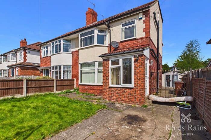 Semi Detached House To Rent In Stainburn Crescent, Leeds, West Yorkshire, LS17