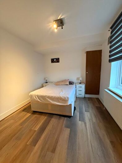 3 Bedroom Flat To Rent In Crouch End Hill, London, N8