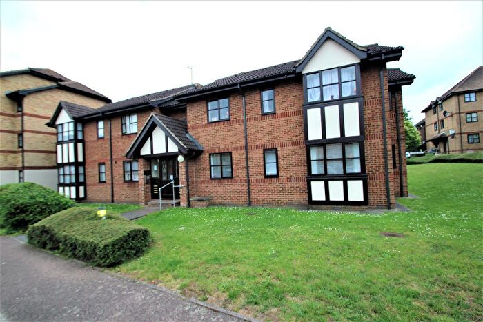 2 Bedroom Flat To Rent In Dunster Court, Hardwick Crescent, Dartford, Kent, DA2