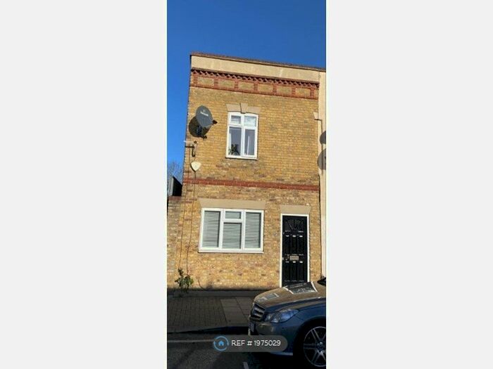 2 Bedroom End Of Terrace House To Rent In Station Road, London, SE20