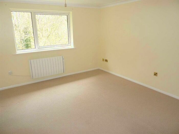 2 Bedroom Flat To Rent In Valley Green, Woodhall Farm, Hemel Hempstead, HP2