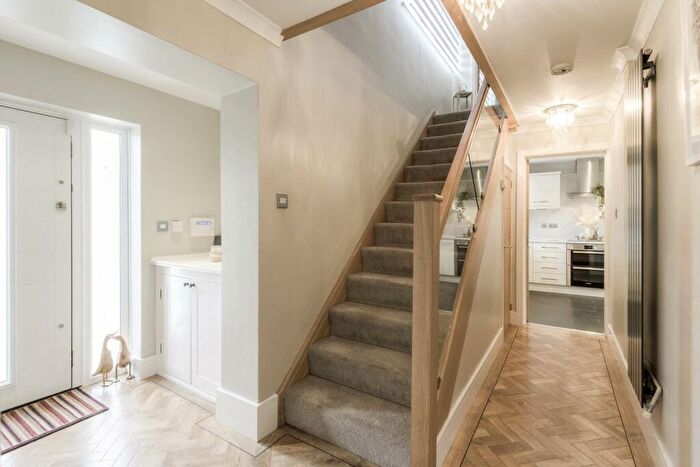 5 Bedroom Detached House For Sale In Mansel Close, Cosgrove, MK19