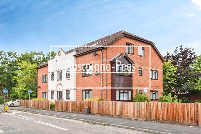 2 Bedroom Flat To Rent In Elmsleigh Road, Farnborough, GU14