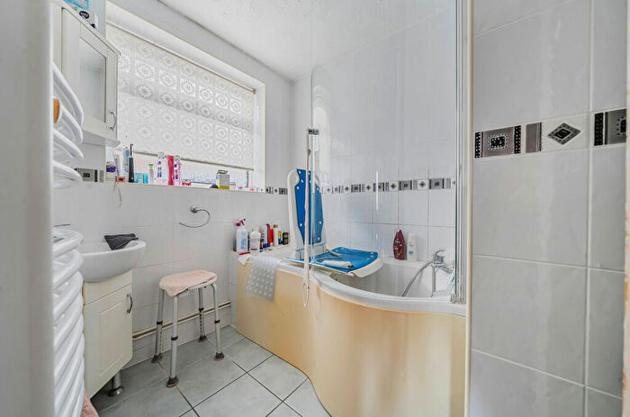 3 Bedroom Detached House For Sale In Sundon Road, Houghton Regis, Dunstable, LU5