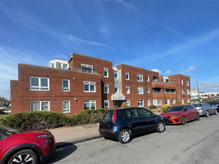 2 Bedroom Apartment To Rent In Landguard Court, Felixstowe, IP11
