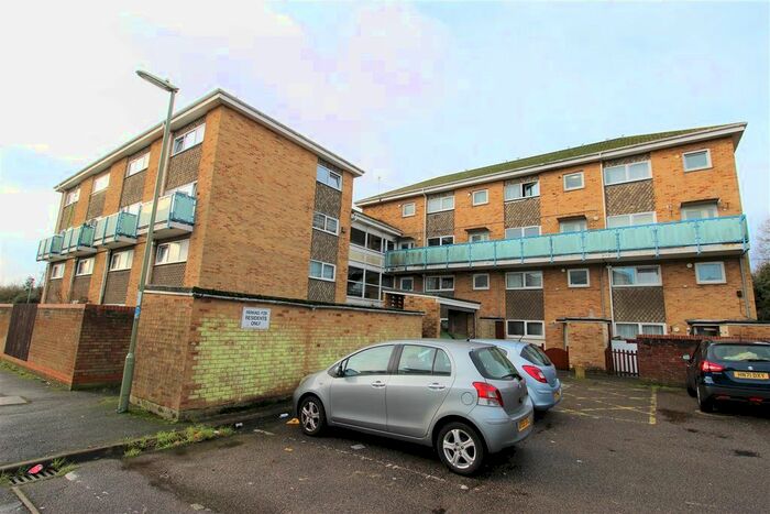 2 Bedroom Maisonette To Rent In Medina House, Redlands Lane, Fareham, Hants PO16