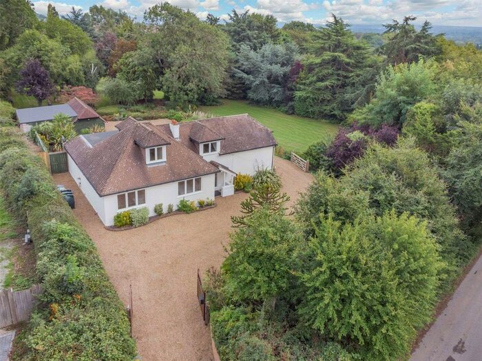 4 Bedroom Bungalow For Sale In Taylors Lane, Trottiscliffe, West Malling, Kent, ME19