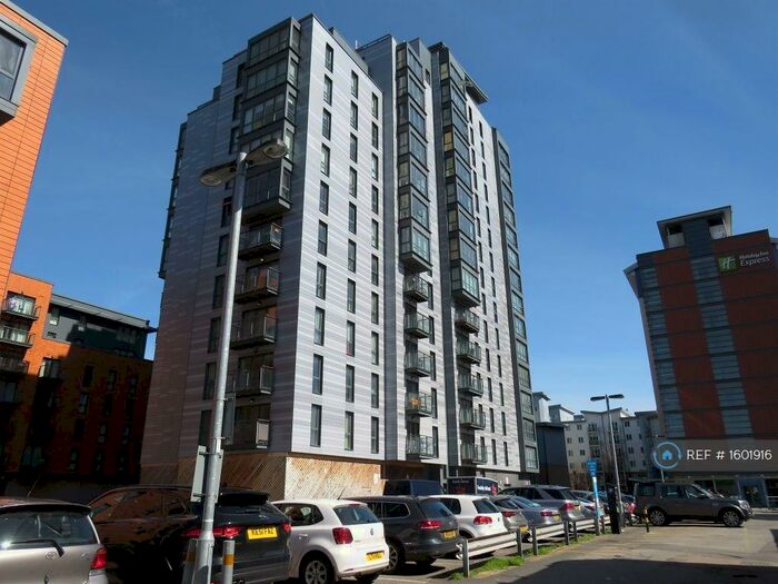 2 Bedroom Flat To Rent In Railway Terrace, Slough, SL2