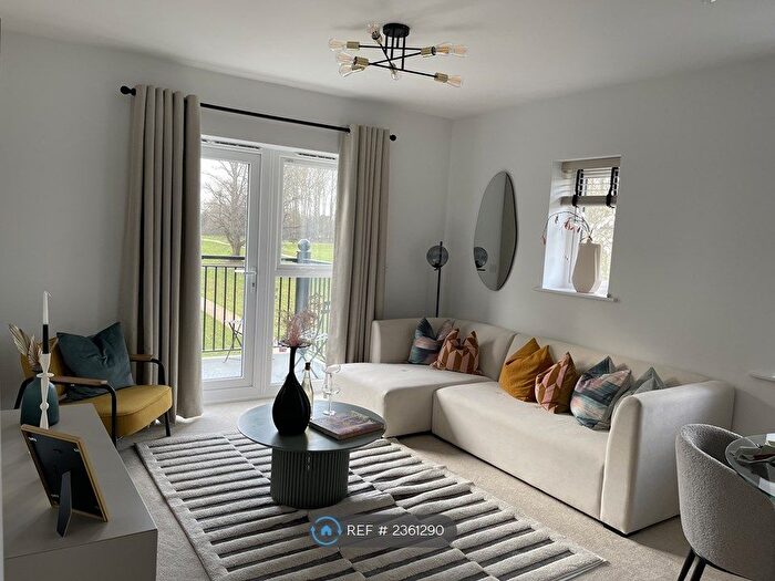 2 Bedroom Flat To Rent In Aspen Road, High Wycombe, HP10