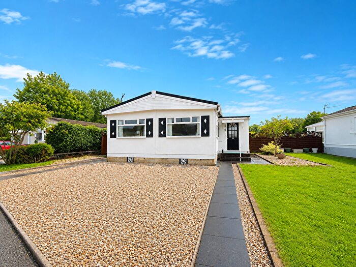 3 Bedroom Mobile/park Home For Sale In Oak Tree Farm, Juggins Lane, Earlswood, B94