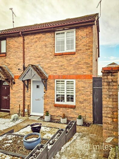 2 Bedroom End Of Terrace House For Sale In Castleton Road, Middleleaze, Swindon, SN5