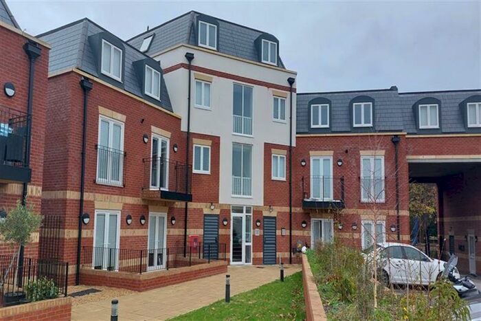 1 Bedroom Flat To Rent In Bedroom Property In Station View, PO9