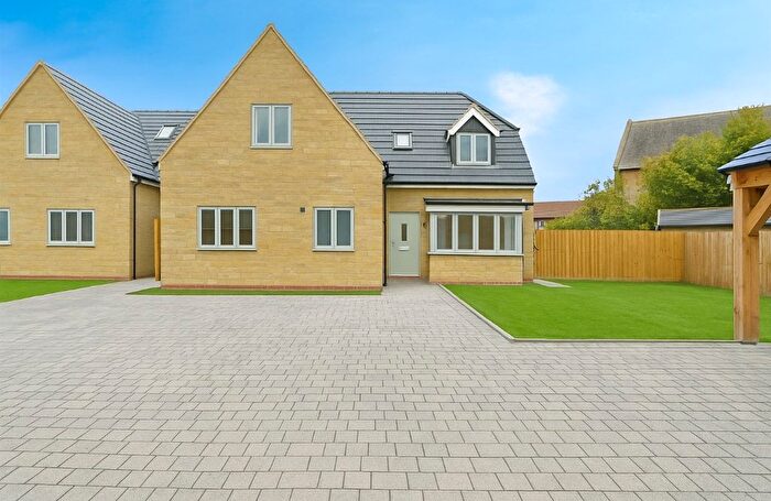 4 Bedroom Detached House For Sale In Brington Road, Long Buckby, Northampton, NN6