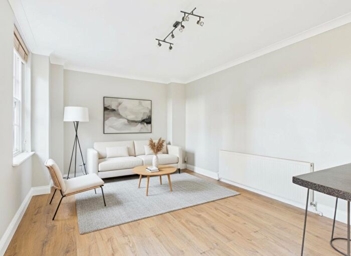 1 Bedroom Flat To Rent In Gilbert Close, London, SE18