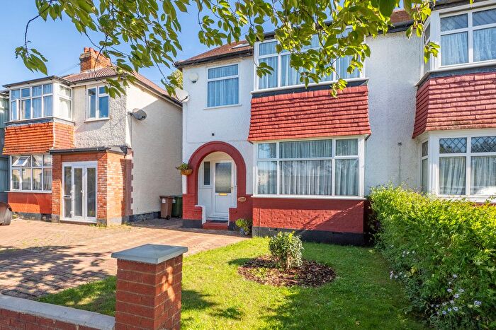 4 Bedroom Semi-Detached House For Sale In Hamilton Avenue, Cheam, Sutton, SM3