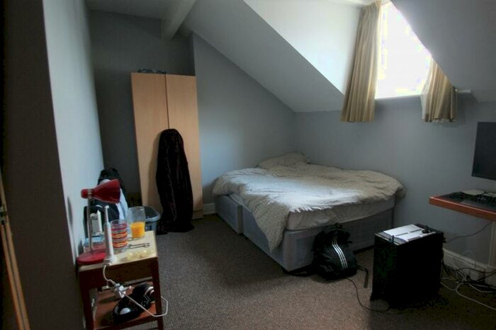 4 Bedroom Terraced House To Rent In Estcourt Avenue, Headingley, Leeds, LS6