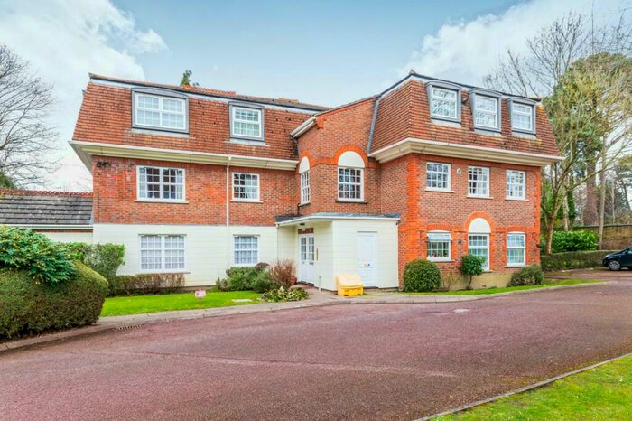 2 Bedroom Flat To Rent In North Parade, Horsham, RH12