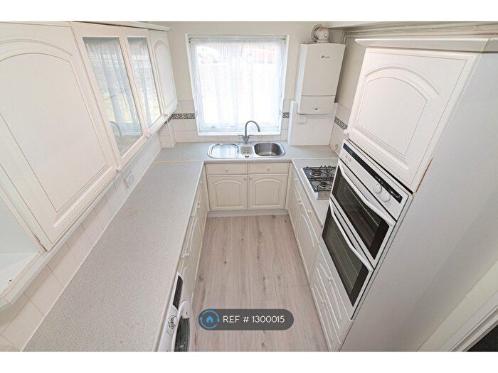 2 Bedroom Flat To Rent In Benhill Road, Sutton, SM1