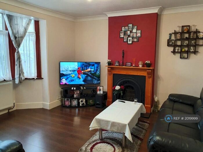 3 Bedroom Terraced House To Rent In Vicarage Road, Croydon, CR0