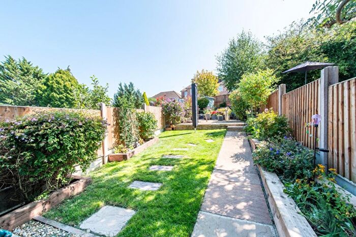 2 Bedroom Maisonette For Sale In Vale Drive, Davis Estate, Chatham, ME5