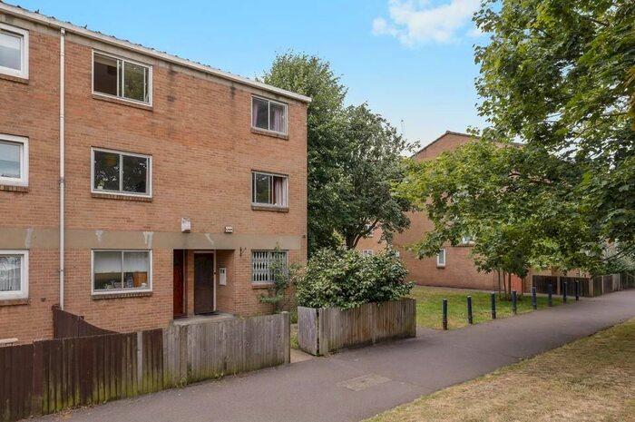 4 Bedroom Semi-Detached House To Rent In Hemp Walk, London, SE17