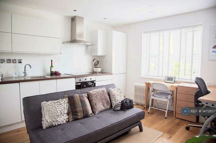 1 Bedroom Flat To Rent In Bramley Court, Barnet, EN4