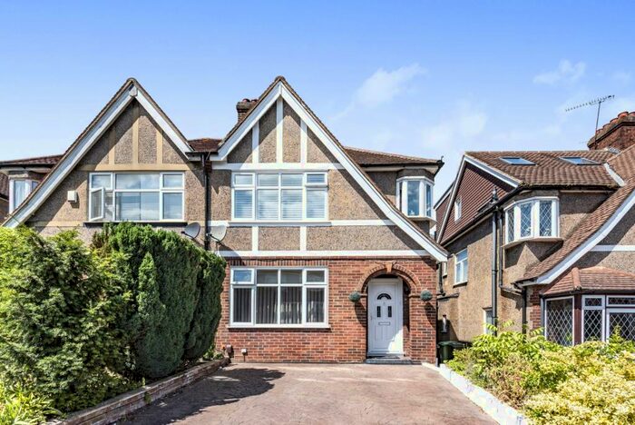 3 Bedroom Semi-Detached House To Rent In Plum Lane London, SE18