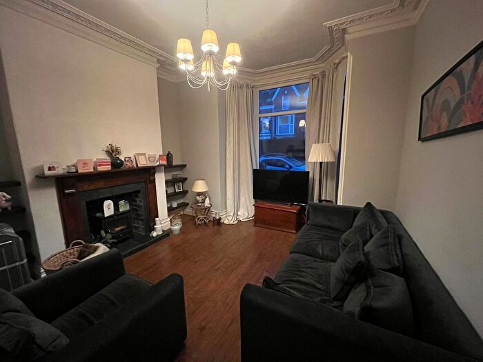 2 Bedroom Flat To Rent In Swansea, SA2