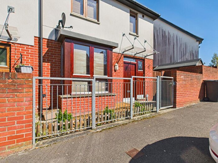 3 Bedroom Terraced House To Rent In Bay Tree Way, Oakridge, Basingstoke, RG21