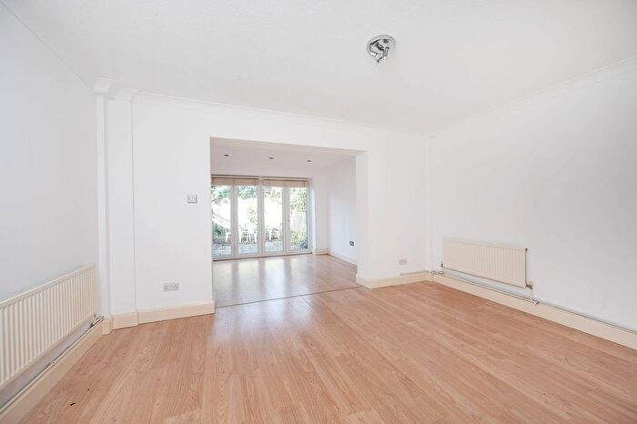 3 Bedroom Property To Rent In Hainton Close, Tower Hamlets, London, E1