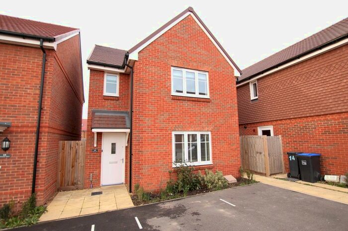 3 Bedroom Detached House To Rent In Primrose Place, Worthing, West Sussex, BN13
