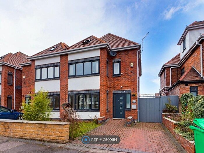 4 Bedroom Semi-Detached House To Rent In Wollaton Road, Nottingham, NG8