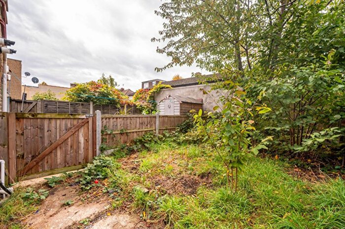 1 Bedroom Flat To Rent In Stanley Road, Chingford, London, E4