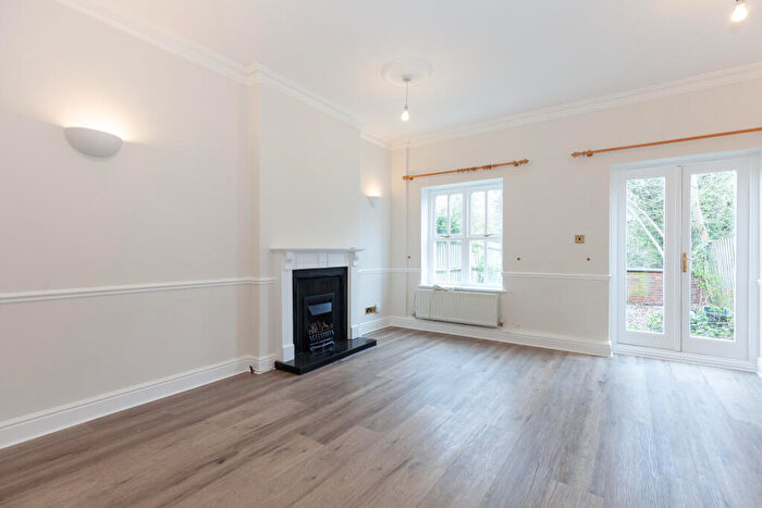 3 Bedroom Terraced House To Rent In Plater Drive, Oxford, OX2