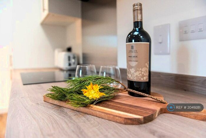 1 Bedroom Flat To Rent In Oriel House, Northampton, NN1