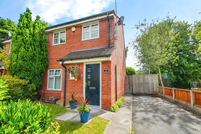 3 Bedroom Semi-Detached House For Sale In Hallview Way, Worsley, Manchester, Greater Manchester, M28
