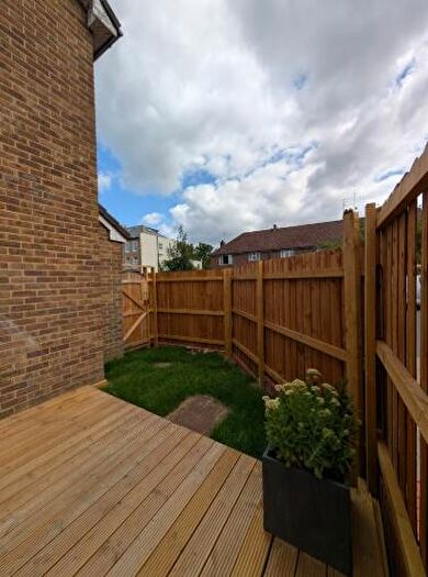 1 Bedroom End Of Terrace House To Rent In Lichfield Road, London, NW2