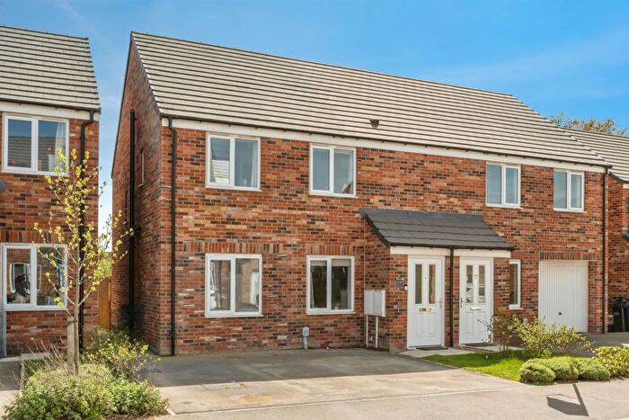 3 Bedroom Semi-Detached House For Sale In Dutchman Way, Bessacarr, Doncaster, DN4